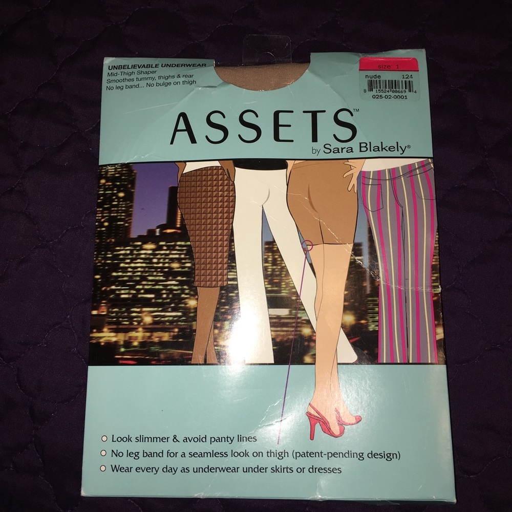 Assets by Sara Blakely unbelievable underwear Nude size 1